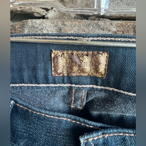 MOTHER Denim Women’s  “The Vamped” Style with Wash: “Gift Wrap” Jeans - Picture 4 of 15